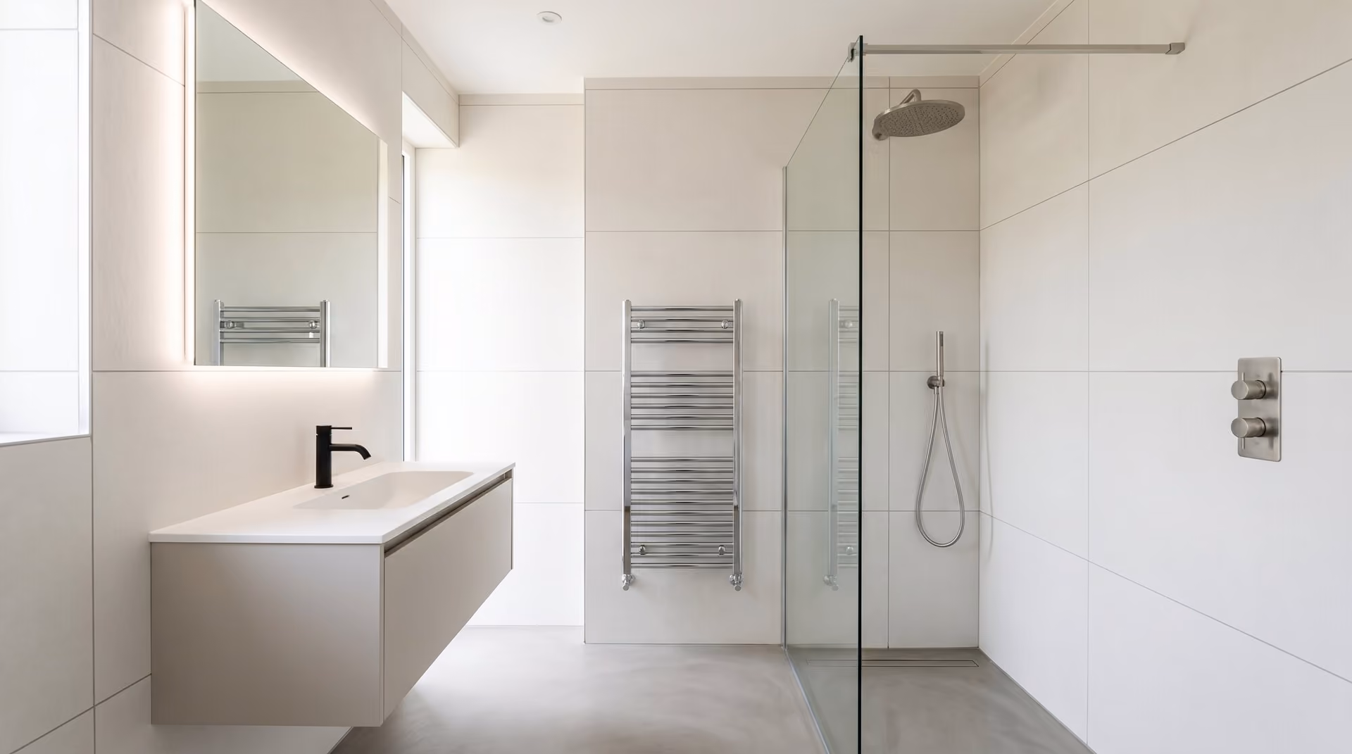 A bright modern ensuite designed and fitted by Manx Bathrooms.